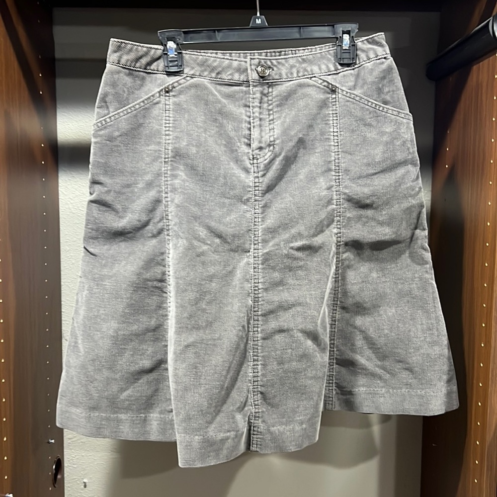 GAP skirt
